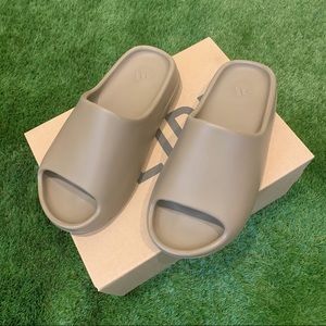 Yeezy Slide Earth Brown